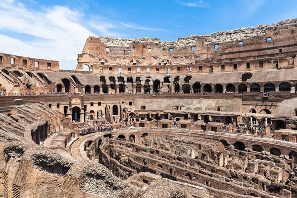 Vista dentro de la ruina del coliseo — Foto de Stock