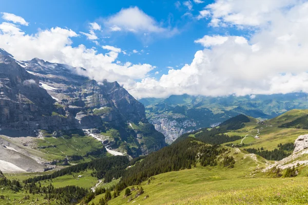 Vista no caminho para caminhadas perto de Eiger — Fotografia de Stock