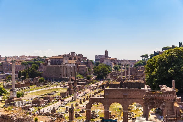 Vista panorámica de las antiguas ruinas de Roma — Foto de Stock