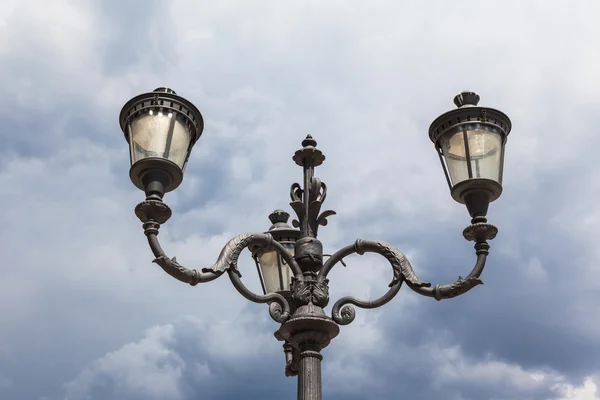 Straat lamp in rome — Stockfoto