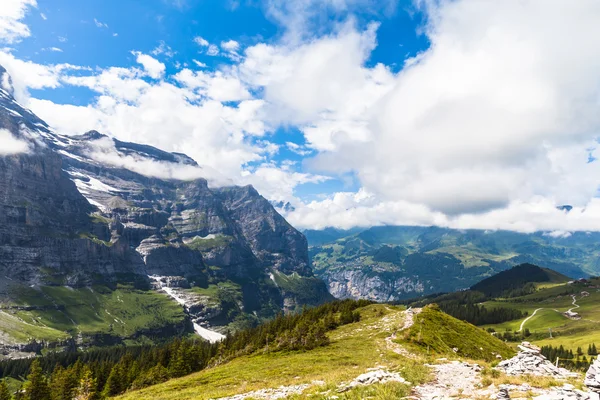 View on the hiking path near Eiger — Stock Photo, Image