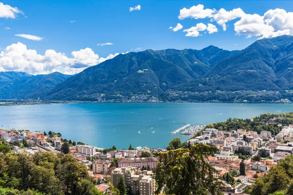 Miasta Locarno i jezioro Mggiore — Zdjęcie stockowe