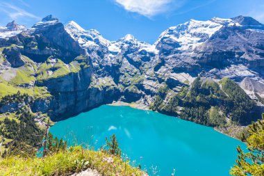 Panorama görünüm Oeschinensee (Oeschinen göl), bernese oberla