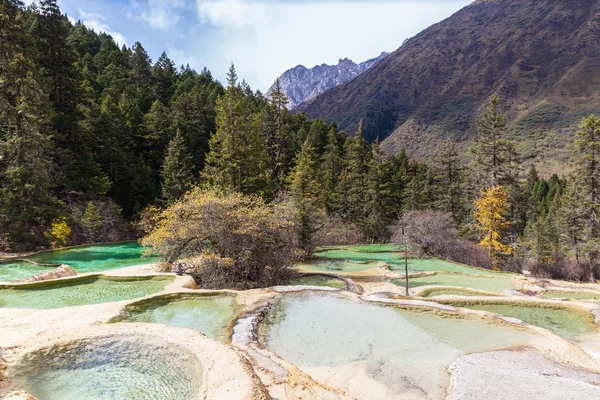 Parque nacional Huanlong en la provincia de Sichuan, China — Foto de Stock