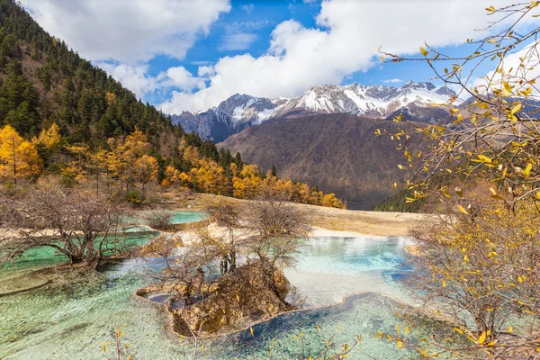 Parque nacional Huanlong en la provincia de Sichuan, China — Foto de Stock
