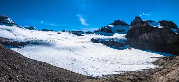 Vue panoramique des Alpes suisses — Photo