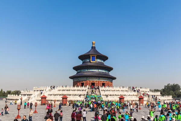 Touristes au temple du ciel — Photo