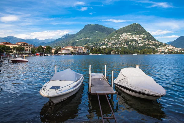 Görünümü Locarno şehir dağda ve Lugano Gölü — Stok fotoğraf