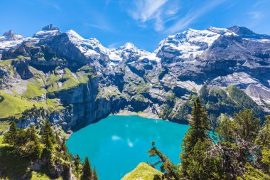 Panorama görünüm Oeschinensee (Oeschinen göl), bernese oberla