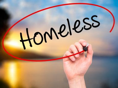 Adam el evsiz siyah kalemi ile görsel ekranda yazma..