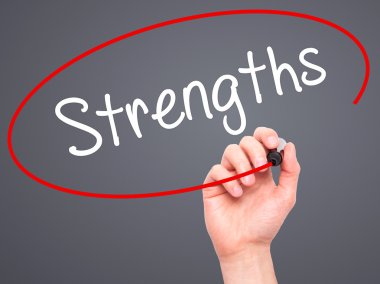 Adam el güçlü görsel ekranda siyah kalemi ile yazma.