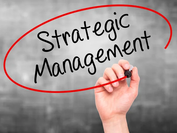 Man Hand writing Strategic Management with black marker on visua — Stock Photo, Image