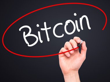 Adam el Bitcoin ile siyah kalemi görsel ekranda yazma..