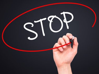 Adam el stop siyah kalemi ile görsel ekranda yazma..