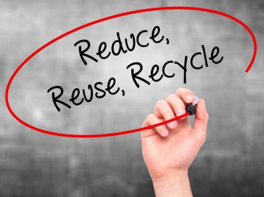 Adam el azaltmak yeniden geri dönüşüm ile siyah kalemi visua üzerinde yazma