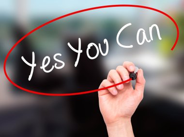 Evet sen-ebilmek ile siyah kalemi görsel ekranda yazma adam el.