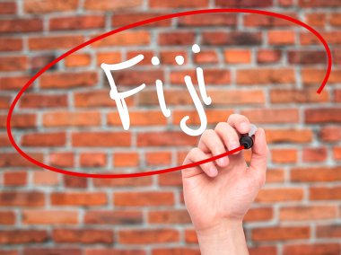 Adam el Fiji siyah kalemi ile görsel ekranda yazma..