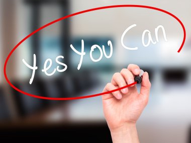 Evet sen-ebilmek ile siyah kalemi görsel ekranda yazma adam el.