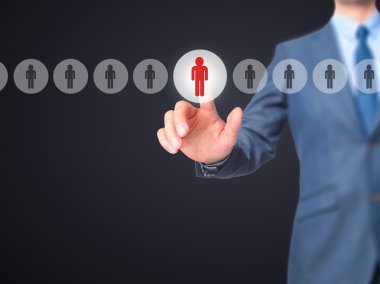 Ağ ve İşe Alım - İşadamı el basarak düğmeye basarak