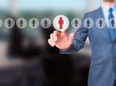 Ağ ve İşe Alım - İşadamı el basarak düğmeye basarak