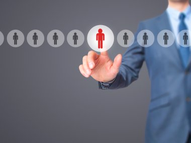 Ağ ve İşe Alım - İşadamı el basarak düğmeye basarak