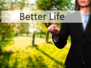 Better Life - Dokunmatik ekranda Iş kadını el tuşuna basma