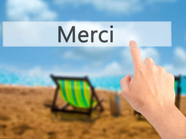 Merci - Hand indrukken van een knop op onscherpe achtergrond concept op — Stockfoto