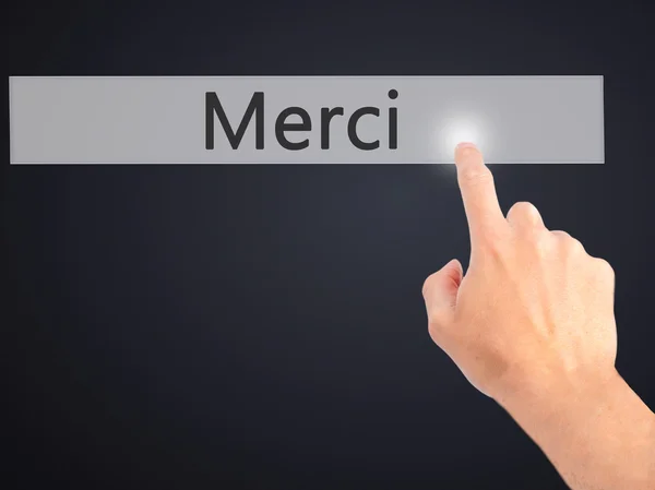 Merci - Hand drückt eine Taste auf verschwommenes Hintergrundkonzept — Stockfoto