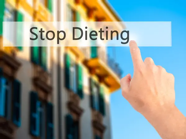 Stop Dieting - Mão pressionando um botão no fundo borrado conc — Fotografia de Stock