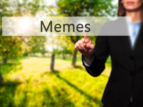 Memer - affärskvinna handen trycka knappen på pekskärmen inter — Stockfoto