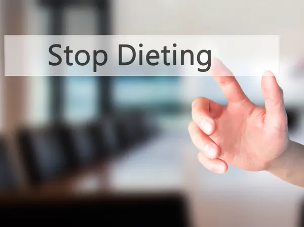 Smettere di dieta - Mano premendo un pulsante su sfondo sfocato conc — Foto Stock