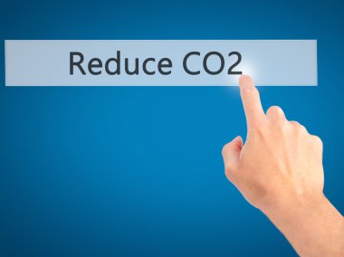 CO2 - arka plan bulanık concep üzerinde bir düğmeye basarak el azaltmak