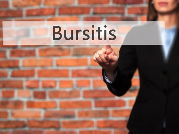 Bursitis - Businesswoman нажатие кнопки на сенсорном экране в — стоковое фото