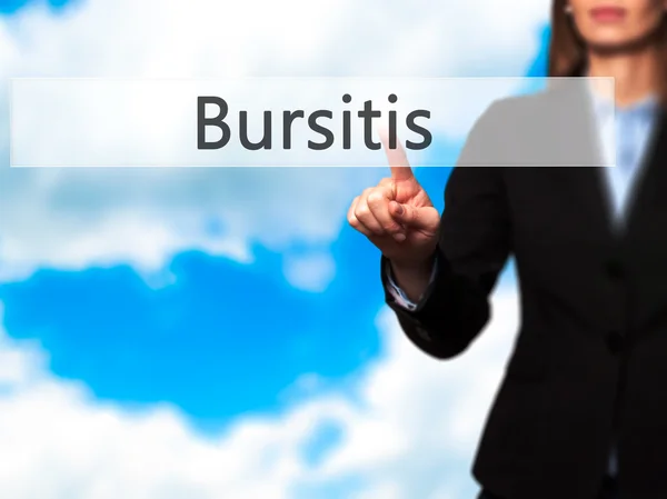 Bursitis - Empresaria pulsar el botón de mano en la pantalla táctil en — Foto de Stock