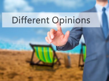 Farklı Görüşler - İşadamı el touch s düğmesine basarak