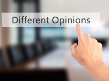 Farklı görüşler - bulanık adam üzerinde bir düğmeye basarak el