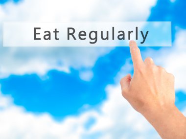 Düzenli olarak - arka plan bulanık con üzerinde bir düğmeye basarak el yemek