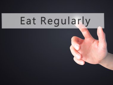 Düzenli olarak - arka plan bulanık con üzerinde bir düğmeye basarak el yemek