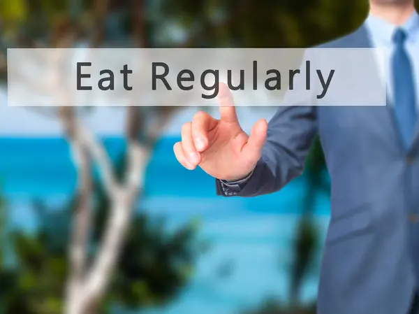 Mangez régulièrement - Businessman main en appuyant sur le bouton sur l'écran tactile — Photo