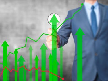 Satış büyüme grafik - sc üzerinde büyüteç tutarak iş adamı