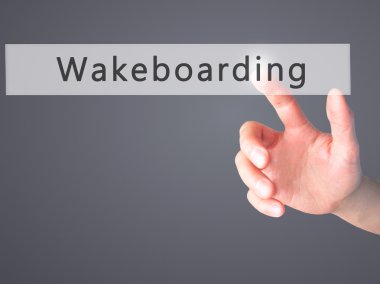 Wakeboarding - arka plan bulanık konsantrasyon üzerinde bir düğmeye basarak el