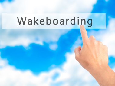 Wakeboarding - arka plan bulanık konsantrasyon üzerinde bir düğmeye basarak el