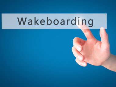 Wakeboarding - arka plan bulanık konsantrasyon üzerinde bir düğmeye basarak el