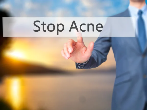 Detener el acné - Empresario botón pulsar la mano en la pantalla táctil int —  Fotos de Stock