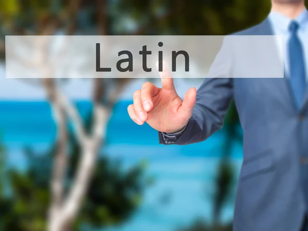 Latin - dokunmatik ekran interfa işadamı el basarak düğmesini — Stok fotoğraf