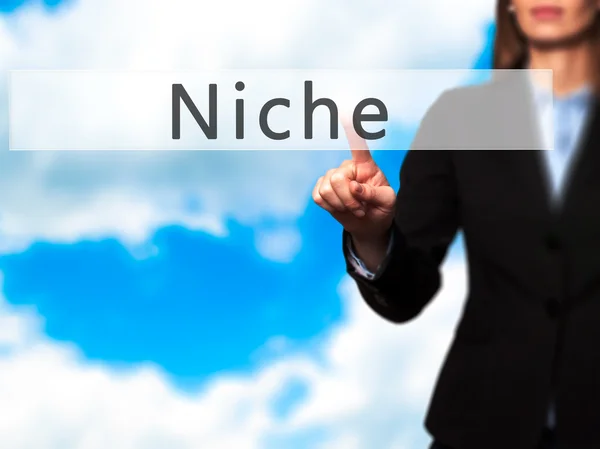 Niche - üzletasszony kézzel nyomógomb a érint képernyő többek — Stock Fotó