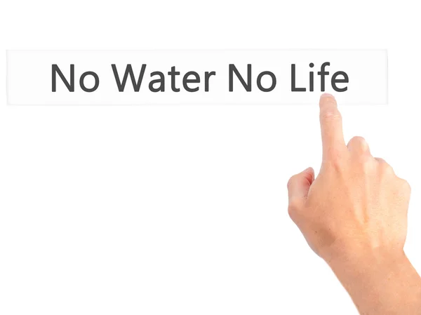 Geen Water geen leven - Hand indrukken van een knop op de onscherpe achtergrond — Stockfoto