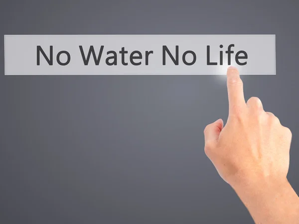 No Water No Life - Mão pressionando um botão no fundo embaçado — Fotografia de Stock