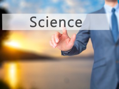 Bilim - işadamı el basarak düğmesi dokunmatik ekran üzerinde Inter