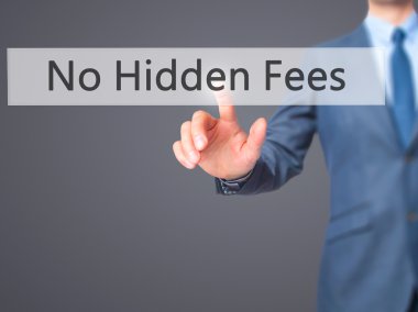 Hiçbir gizli ücretler - işadamı el düğmesine basarak dağ eteğindeki taş yığını dokunma